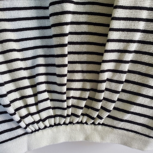 Another Love‎ Dara Padded Shoulder Top. - Picture 5 of 10